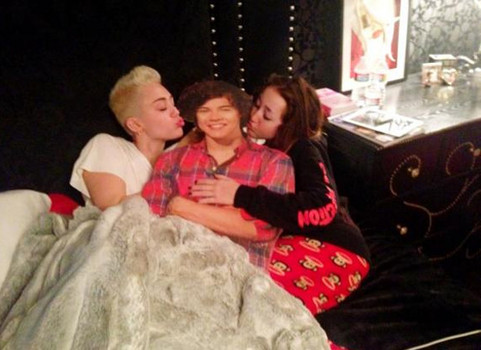 miley cyrus and sister noah photographed kissing harry styles in bed - national the x factor 