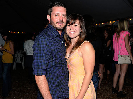 kelly clarkson tweets engagement to brandon blackstock - austin marriage 